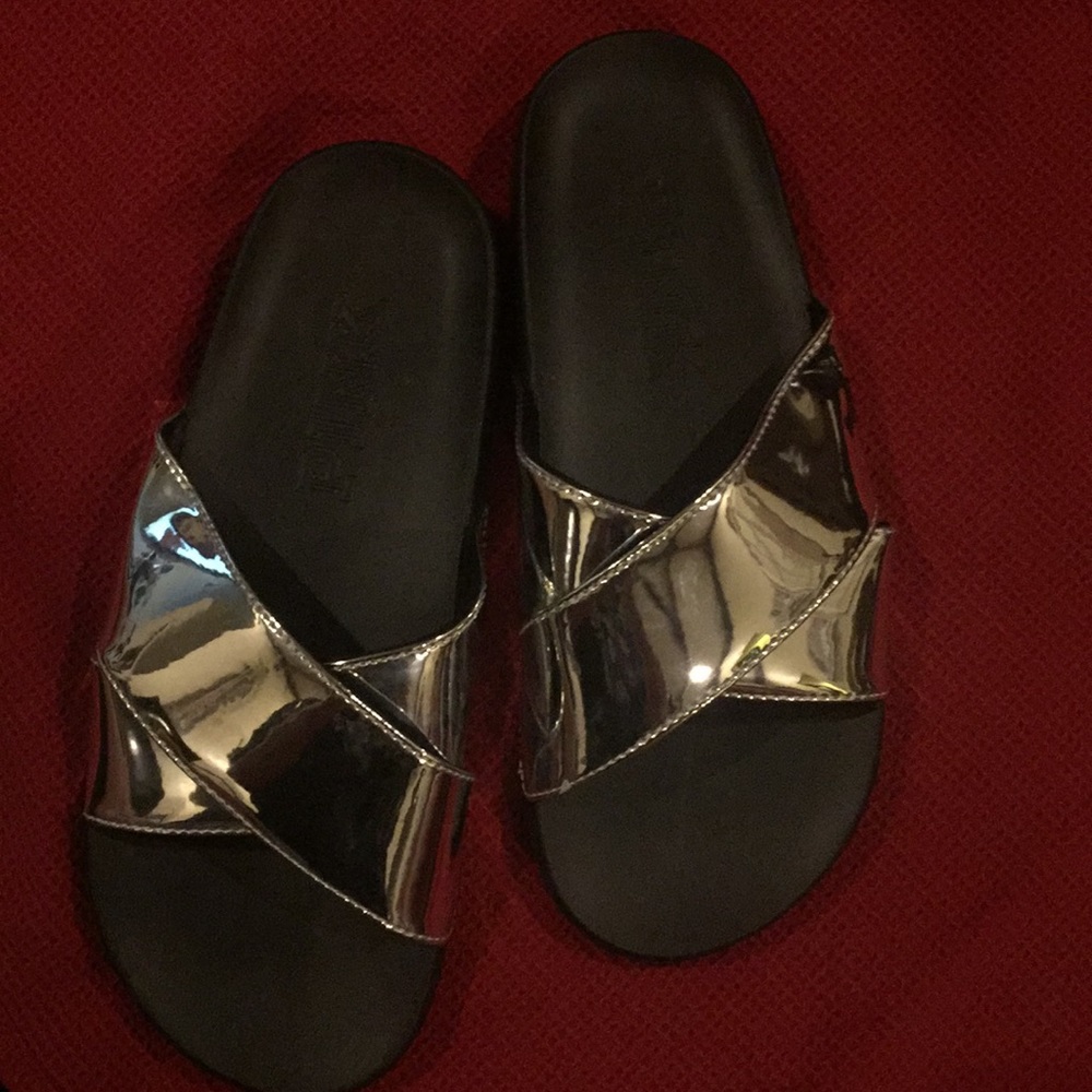 Sandles